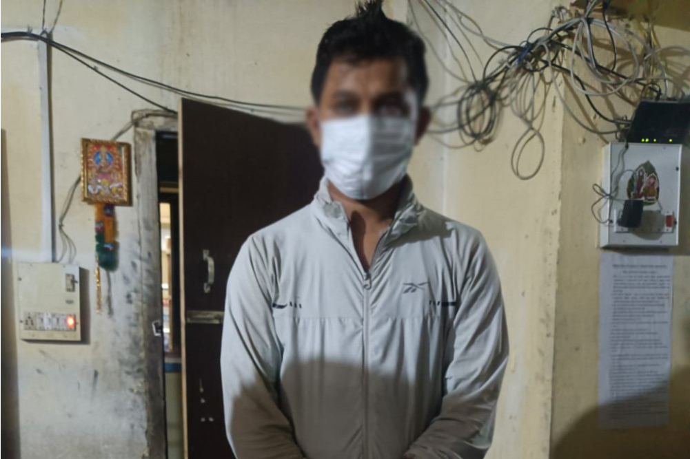 सिरहाबाट ८ केजी चाँदीका गहनासहित एक जना पक्राउ