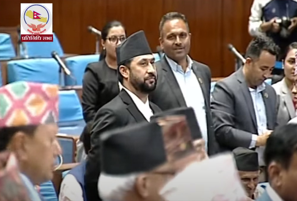 कांग्रेसले गृहमन्त्री लामिछानेलाई रोष्टममा जानबाट रोक्यो, संसद्मा नाराबाजी जारी