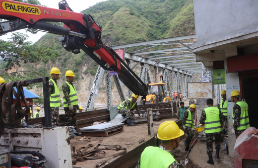 विभिन्न राजमार्गका पाँच खण्ड पूर्ण अवरुद्ध, ८ सडकमा एकतर्फी आवागमन