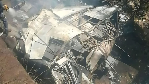 तीर्थयात्री सवार बस दुर्घटनामा ४५ जनाको मृत्यु