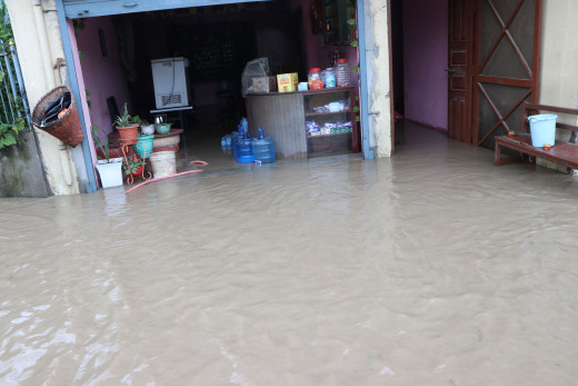 रातभरको वर्षाले भक्तपुरका विभिन्न स्थान डुबानमा