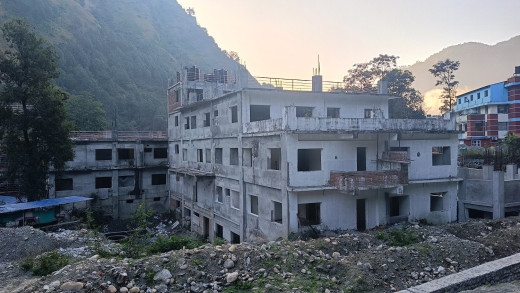 ८ वर्षमा पनि बनेन बेनी अस्पतालको भवन