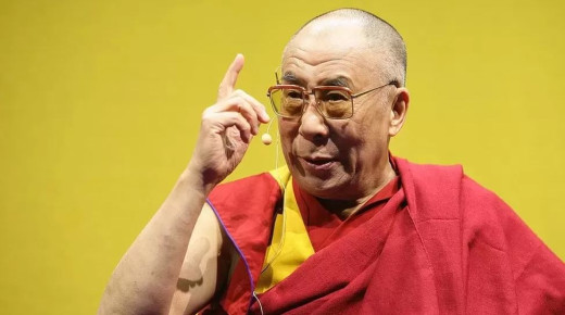 चुम्बनको विवादित भिडिओमाथि तिब्बती नेता छिरिङद्वारा दलाई लामाको बचाउ