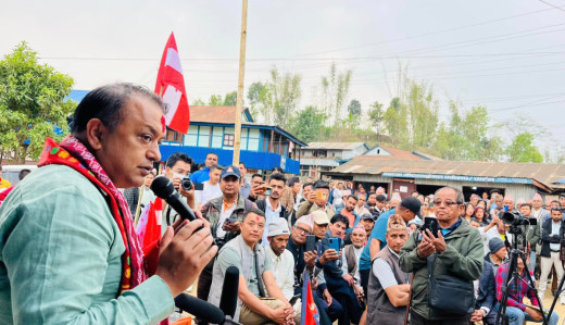 इलाम २ का मतदाताको घरदैलोमा गगन, भने- पहिचानको मुद्दालाई सम्हालेर लैजान सक्नुपर्छ   