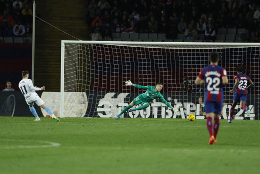 बार्सिलोनालाई पराजित गर्दै जिरोना ला लिगाको शीर्ष स्थानमा