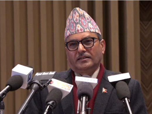 बैङ्किङ क्षेत्रमा समस्या छैन, दोषारोपण गर्न छाडौं : गभर्नर अधिकारी