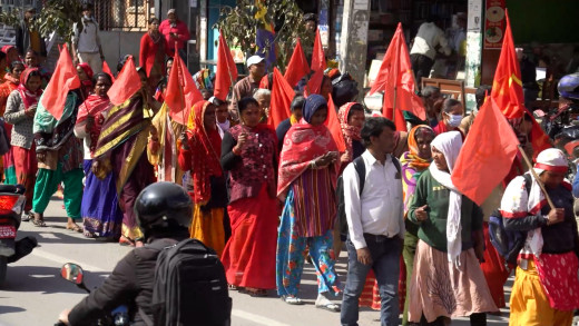 मिटरब्याज पीडितलाई भृकुटीमण्डपबाट हटाउन पुगे प्रहरी