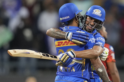 मुम्बई इन्डियन्सले सनराइजर्स हैदराबादलाई हरायो