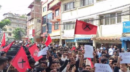 आईओईले शुल्क वृद्धि गरेपछि नेविसंघद्वारा प्रधानमन्त्री निवास घेराउ