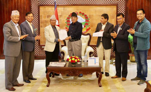 प्रधानमन्त्रीलाई माधव नेपालको ध्यानाकर्षणपत्र : आर्थिक मन्दीले समाजमा निराशा र अराजकता बढ्यो