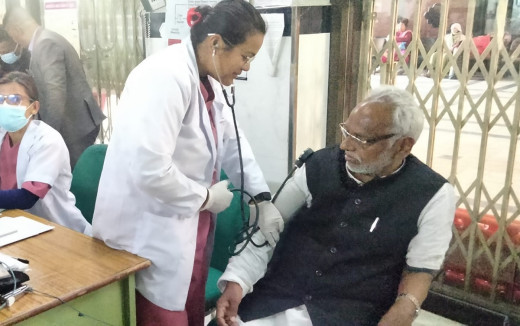 प्रहरीसँग धकेलाधकेल हुँदा राजेन्द्र महतो घाइते, ट्रमा सेन्टरमा उपचार हुँदै