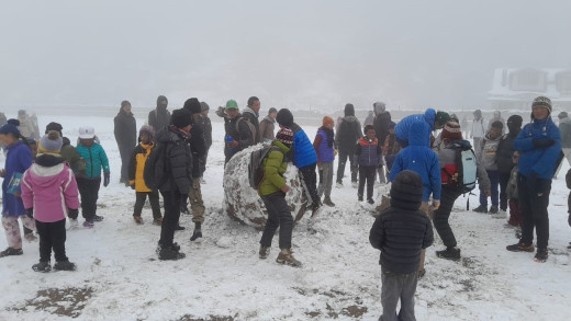 सगरमाथा क्षेत्रमा भारी हिमपात, खुम्बु क्षेत्र सेताम्मे