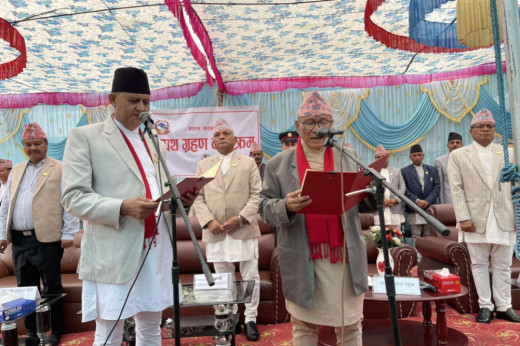 मुख्यमन्त्री आचार्यले लिए शपथ, लीला गिरी अनुपस्थित