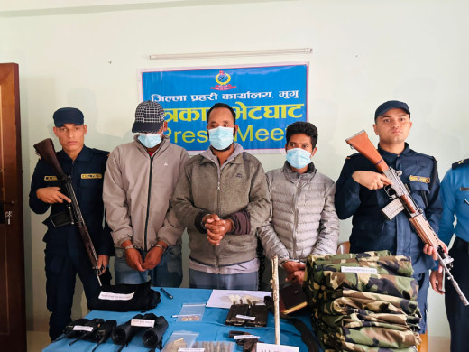 मुगुमा यार्सागुम्बा लगायत सामान लुट्ने समूहका तीन जना हातहतियारसहित पक्राउ