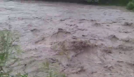 बाढीले जीप बगायो, तीन यात्रु बेपत्ता