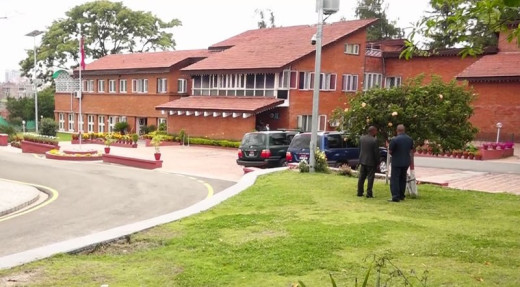 प्रधानमन्त्री प्रचण्डलाई भेट्न एमाले नेताहरू बालुवाटारमा, सदन अवरोध हटाउनेबारे छलफल 