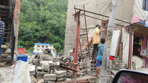 बेनीमा सडक अतिक्रमित संरचना हटाइयो