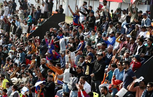 त्रिवि मैदान पुगेका दर्शकसँग धकेलाधकेलपछि दुई प्रहरी घाइते, एकको अवस्था गम्भीर