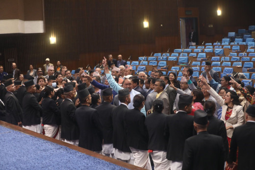 मुठभेडतर्फ संसद्, सहकारीको बचत हिनामिना मुद्दाले संसद् बन्धक बन्ने संकेत