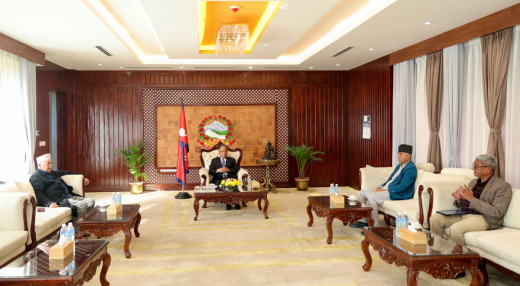 बालुवाटारमा प्रचण्ड, देउवा र ओलीबीच भेटवार्ता