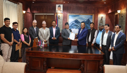 शिक्षा विधेयक संशोधन माग गर्दै प्रधानमन्त्रीलाई ज्ञापनपत्र