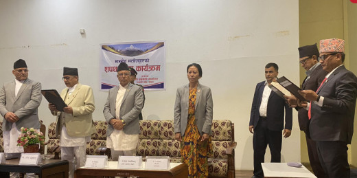 गण्डकीमा ‘फ्लोर क्रस’ गर्ने देवकोटा र दीपक मनाङे बने मन्त्री, लिए शपथ 