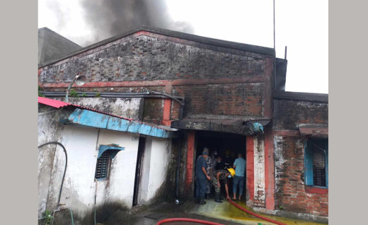 मोरङमा प्लाई र केमिकल गोदाममा आगलागी, ४ करोडको क्षति