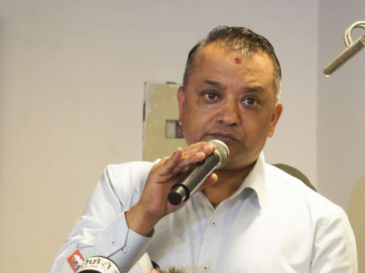 लौ न प्रधानमन्त्री बनिदिनुपर्‍यो भनेर प्रचण्डले हप्तामा एक पटक कांग्रेसलाई खबर पठाउनुहुन्छ: गगन थापा
