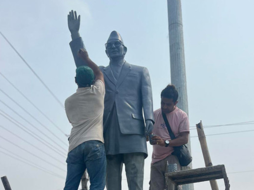 मधेस आन्दोलनमा ढलेको गिरिजाप्रसाद कोइरालाको सालिक फेरि ठडियो