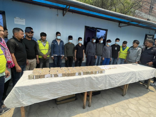 डेढ केजी सुन र १ करोड ४३ लाख रुपैयाँसहित ७ जना पक्राउ