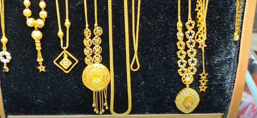 सुनको मूल्यमा सामान्य गिरावट, चाँदीको स्थिर