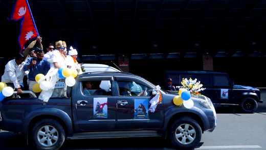 कीर्तिमानी पर्वतारोही टोली फर्कियो, विमानस्थलमा भव्य स्वागत