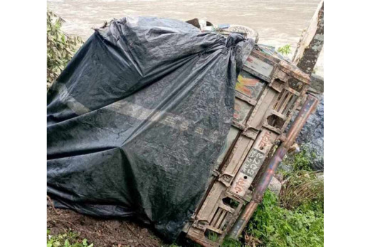 त्रिशूलीमा ट्रक खसेको घटना शङ्कास्पद, चालकको मोबाइल अफ, अनुसन्धान गर्दै प्रहरी