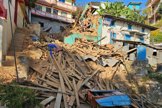 सरकारले भूकम्प प्रभावितलाई अस्थायी आवासका लागि ५० हजार दिने निर्णय गर्यो तर पीडितले पाएनन्