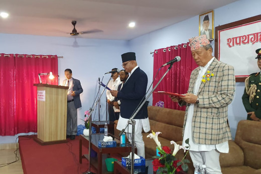 कोशीका नवनियुक्त मुख्यमन्त्री कार्कीले लिए शपथ