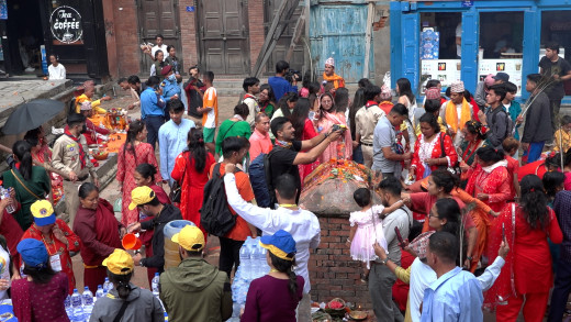 देशभरका श्रीकृष्णमन्दिरमा भक्तजनको घुइँचो [तस्बिरसहित]