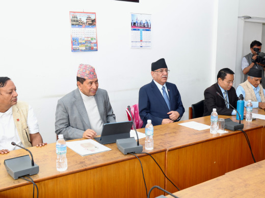 माओवादी केन्द्रको बैठकमा माधव नेपालको चर्चा 