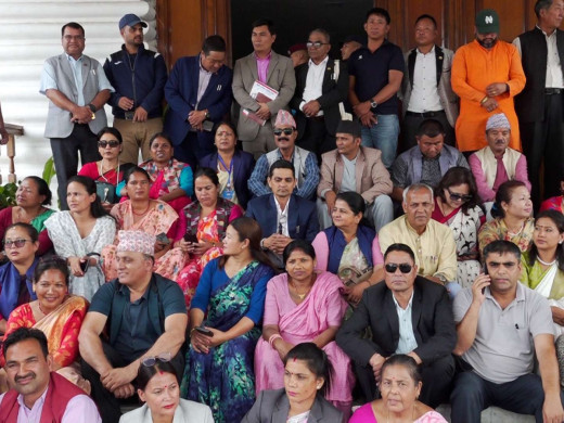 स्थानीय जनप्रतिनिधिले गरे अर्थमन्त्रालय घेराउ, सरकारलाई ७ दिने अल्टिमेटम 