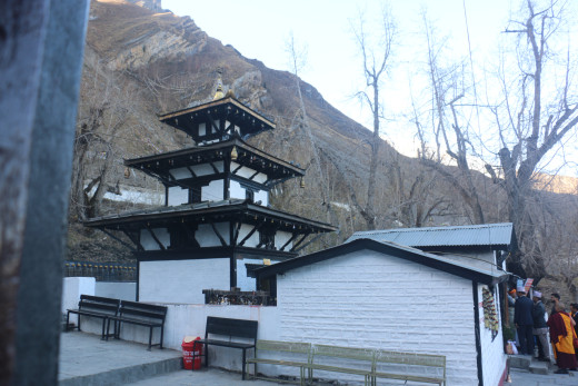 सोह्र श्राद्धको बेला मुक्तिनाथमा दर्शनार्थीको घुइँचो