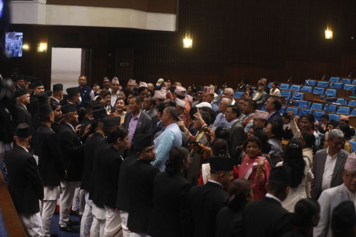 कांग्रेसले घेर्‍यो प्रतिनिधि सभाको रोष्टम, बैठक स्थगित 