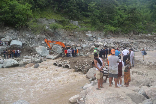 पानीको बहाव थेग्न नसकेपछि ‘डाइभर्सन’ अधुरै