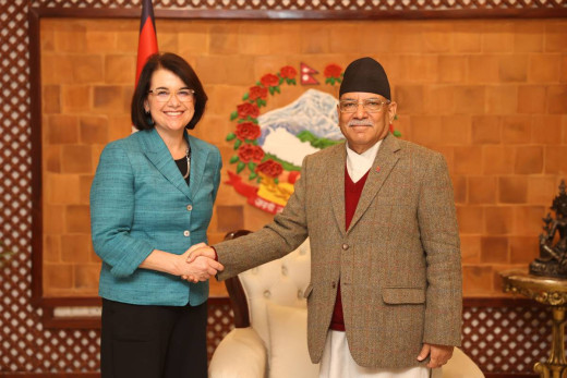 प्रधानमन्त्री प्रचण्ड र अमेरिकी राष्ट्रपति बाइडेनका विशेष सहायक लाउबाचरबीच भेटवार्ता