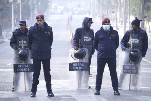सर्वोच्चको आदेशपछि घर जानबाट रोकिए ९० प्रहरी, बढुवाको फुली लगाइसकेकाको हकमा के होला?