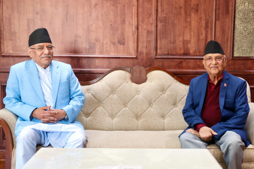 सिंहदरबारमा प्रधानमन्त्री प्रचण्ड र एमाले अध्यक्ष ओलीबीच भेटवार्ता