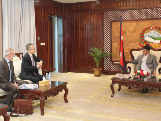 प्रधानमन्त्री प्रचण्डसँग एडीबीका उपाध्यक्षको शिष्टाचार भेट
