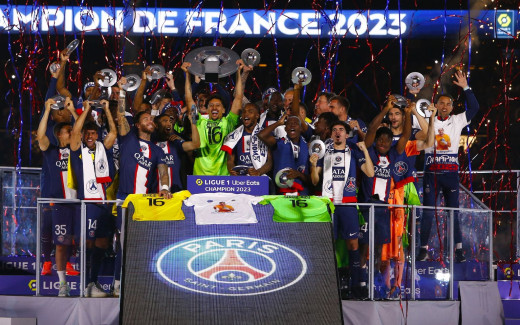 पीएसजीले उचाल्यो लिग वानको उपाधि