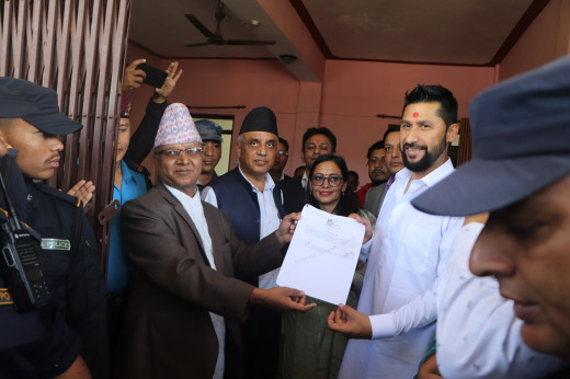चितवन–२ मा रवि लामिछानेको उम्मेदवारी दर्ता