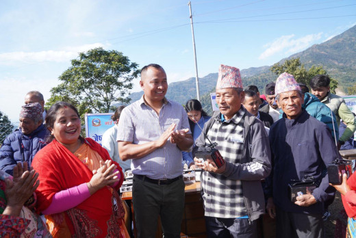 रेडिओ पाउँदा फुरुङग