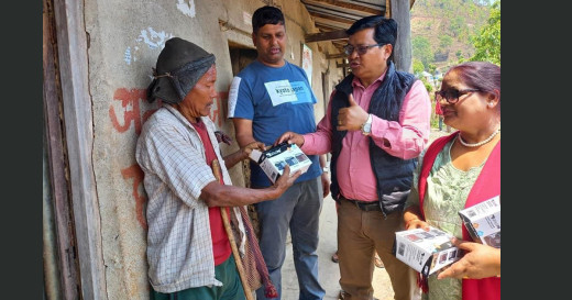 चितवनका विपन्न समुदायले पाए रेडिओ