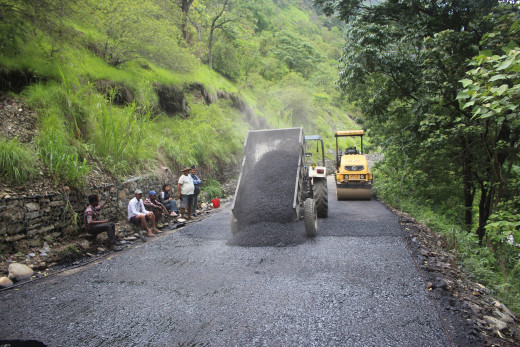 सडक कालोपत्रेपछि डेढ घण्टाको यात्रा अब आधा घण्टामै